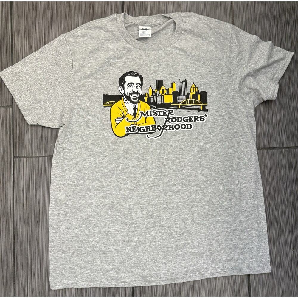 Aaron Rodgers "Mr. Rodgers' Neighborhood" Short Sleeve Gray T-shirt Men's Large